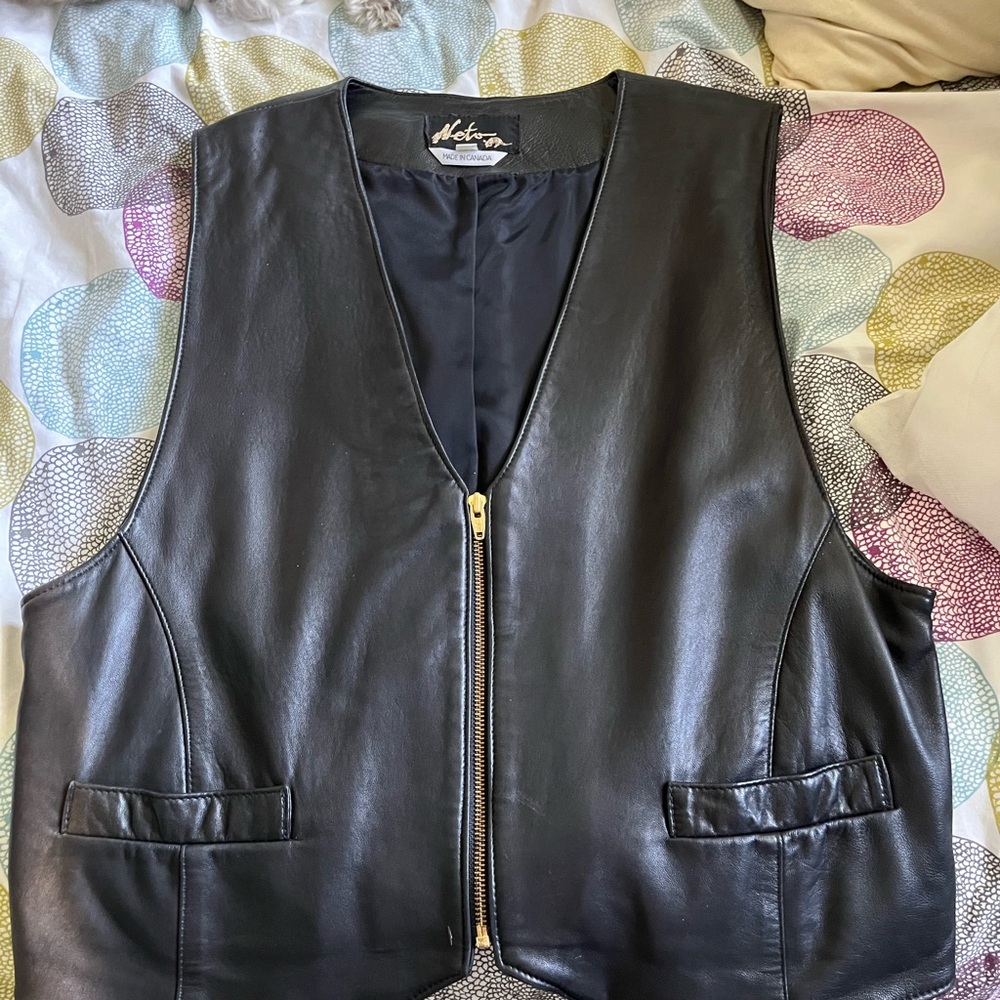 Women’s Black Leather Zip Front Vest